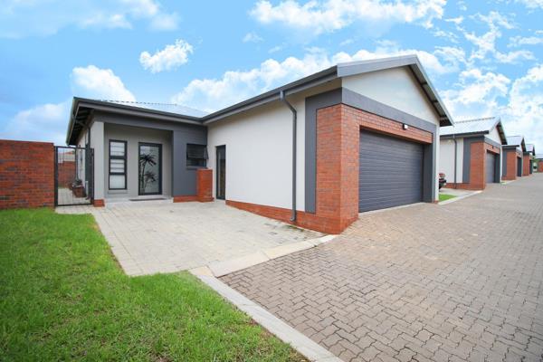 3 bedroom cluster to let in Kyalami-Midrand.

Modern, contemporary 3 bedroom cluster benefiting from open airy spaces throughout with ...