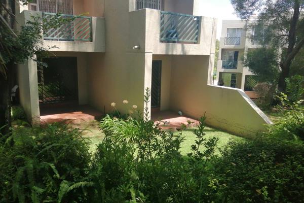 2 bed apartment in Bryanston

Open plan Kitchen and living room - opens up to ...