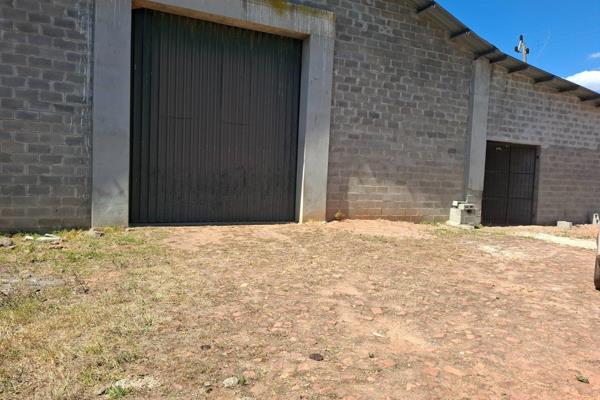 2 x 500 sqm available in this warehouse/factory/storeroom . R20 000 per 500sqm  Close to ...