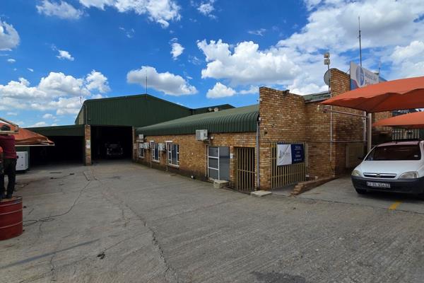 Sole mandate

This neat 1100 sqm freestanding industrial warehouse is available to let and is situated within the sought-after industrial node of Spartan.  The warehouse has an excellent height to the eaves with great natural ...