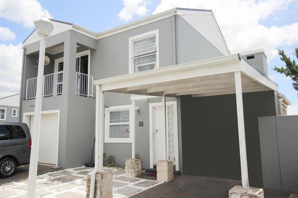 This three bedroomed double storey townhouse is situated in a quiet close in Parklands East.

Spacious, open plan living area with ...