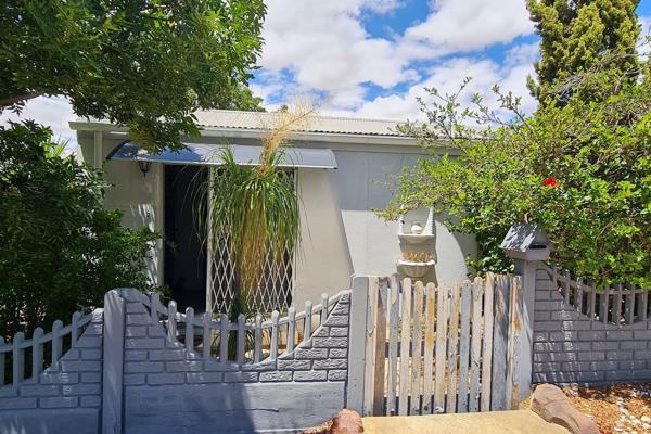 *Sole Mandate*

This lovely 2 bedroom home is situated in a well established neighborhood in Piketberg. 

You are welcomed by a well ...