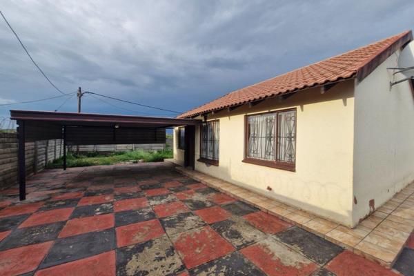 Located in the Sunrise View area of Rustenburg, this house offers 3 bedrooms and 1 bathroom, a perfect blend of comfort and ...