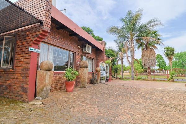 This 4 bedroom property is located in a secure boomed-off area.

The main house has 4 spacious bedrooms, 2 bathrooms with the main ...