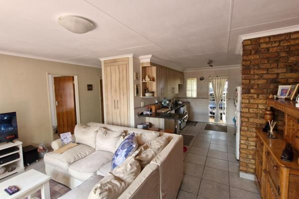 Offers 2 bedrooms with build in cupboards and laminated floors, full bathroom, fitted kitchen with granite tops, tiled lounge ...