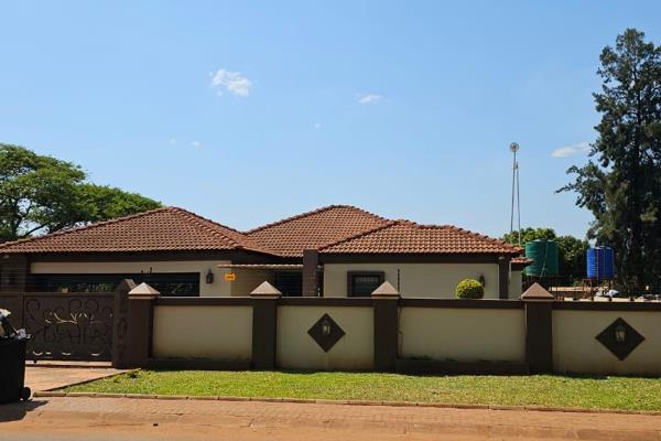 Luxurious fully furnished 4-Bedroom Home for Rent in Thohoyandou Maniini 

Discover the perfect blend of elegance and comfort with ...