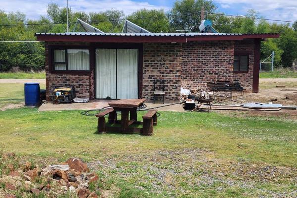 Enjoy the Nature, Birds &amp; Fishing, or use it as a weekend escape.
Situated between Bloemhof + Christiana.
One bedroom house with ...