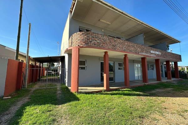 This well-maintained flatlet offers 1 bedroom with built-in cupboards and 1 bathroom. The bathroom consists of a bath, basin and Toilet ...