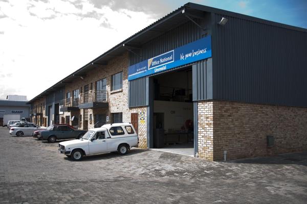 The Main Reef Industrial Estate is one of the most popular industrial estates in Stormill. This unit totals a decent 502 meters squared ...