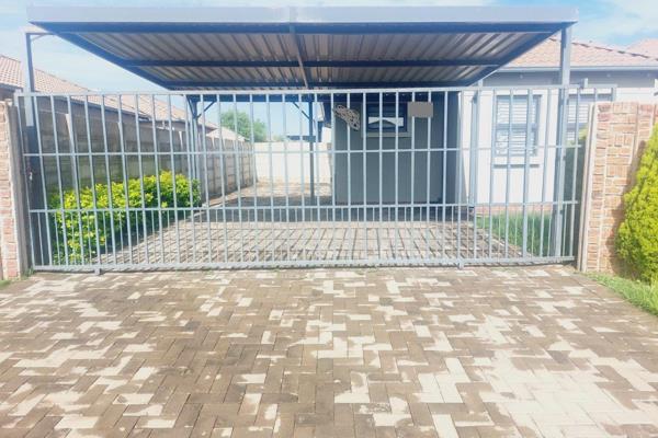 MRHS Properties presents to you this beautiful house situated at the neughbouringood of Andeon, Pretoria. It is close to all needed ...