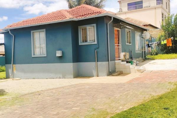 A 3 bedrooms , 2 bathroom in Cosmo city, kitchen offers ample cupboards, bedrooms fitted with wardrobes and a main bedroom being an En ...