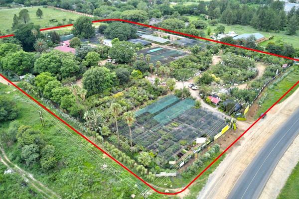 This exceptional 2.6-hectare smallholding, located on the Main Road (R55) in Crowthorne AH, offers immense potential for sectional ...