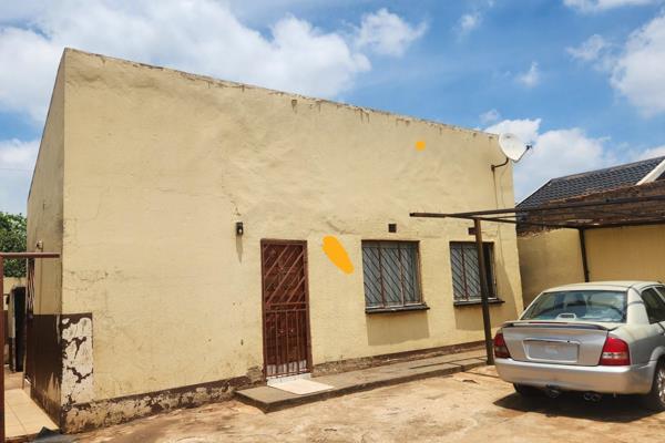 This property offers a the main house with two bedroom, a bathroom, living room and kitchen 