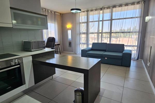 Experience modern elegance in this 1-bedroom apartment, located in the picturesque Ipanema, Houghton Estate. Designed for a seamless ...