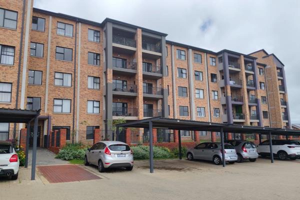 New!  Ground floor unit! Spacious and sunny,  2  bedrooms, 1 bathroom apartment in Celebration Retirement Estate! One of the best locations in the Estate!

Two, North-facing bedrooms, 1 bathroom with large shower, big enough for a wheelchair.
Open plan kitchen, with ...