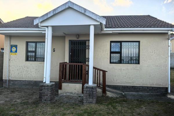 Fresh Lifestyle is excited to introduce a charming 2 Bedroom standalone with 2 Bathrooms house.
This home has open-plan lounge and ...