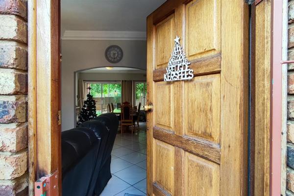 Welcome to your new home! Ideally located in the heart of Brackenhurst, Alberton, this beautifully maintained, pet-friendly ground ...