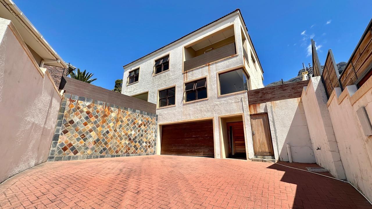 4 Bedroom House for sale in Walmer Estate - P24-115434582