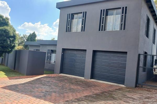 Looking for a an excellent house close to schools?  Then this one is for you!!!!!   The house sits on a
701 sq M corner stand and is ...