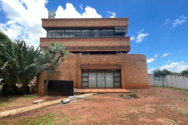 This 1950m&#178; commercial property in Factoria, Krugersdorp, spans three levels, each ...