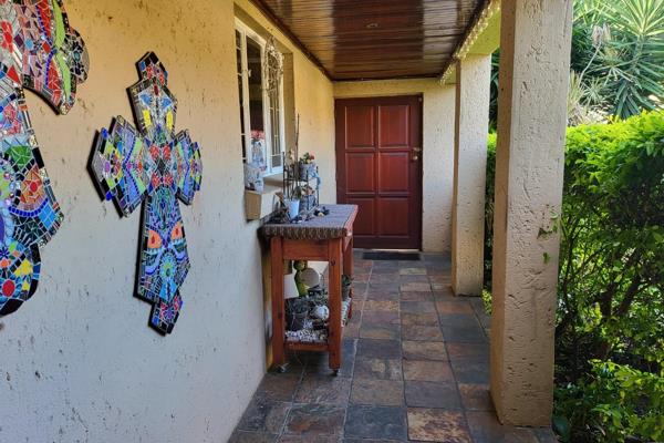 A 4 bedroom 3 Bathroom house is for sale in Annie Botha, Reviera PTA

This house has it ALL.

With a stunning garden, wooden deck and ...