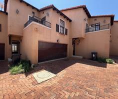 Townhouse for sale in Mooikloof Ridge