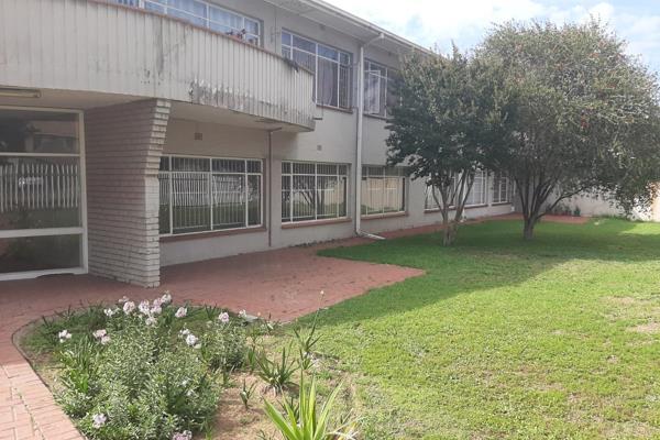 Located within walking distance from River Square Mall, Midvaal Hospital &amp; Milton Primary, there is simply no better option. This ...