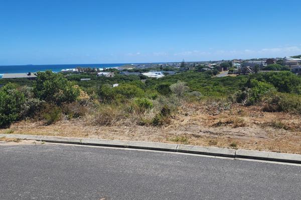 This plot is located in a good area called Kleinbaai and is surrounded by neat and ...