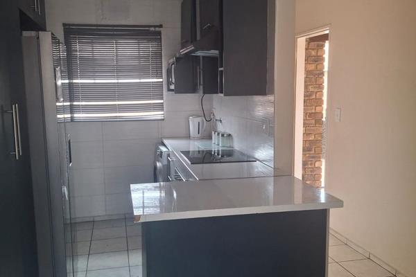 2 bedroom apartment for sale in crystal park the Orchards. Consist of 2 bedroom with built-in unit cupboards and en-suit, kitchen ...