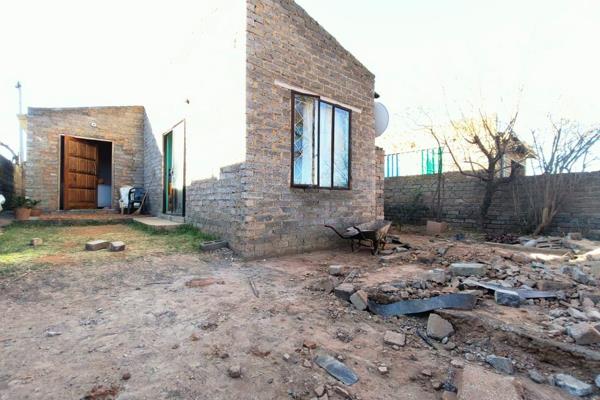 Bedrooms:
The main house has 2 Bedrooms
The 3rd Bedroom is in the outside cottage 

Bathroom:
The 1st bathroom is inside the main house ...