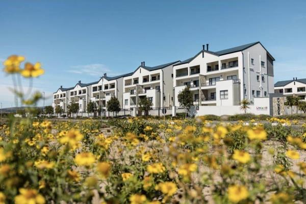 EXCLUSIVE MANDATE - Located in the prestigious Fynbos Estate, this charming 1-bedroom, 1-bathroom apartment offers modern living in a ...