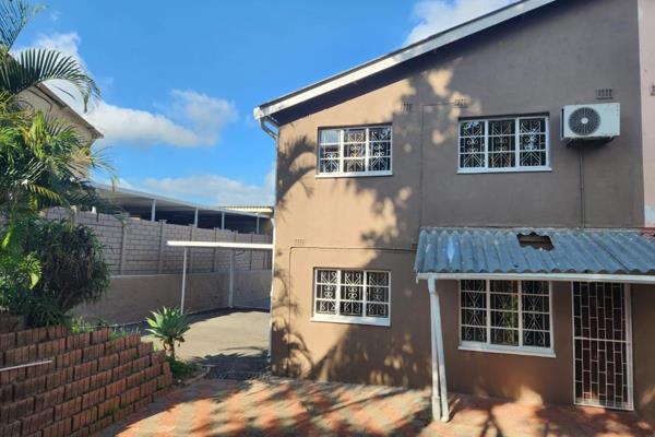 This well presented main house features 3 generous bedrooms, a bathroom and a guest toilet.Spacious open planing living area with a ...