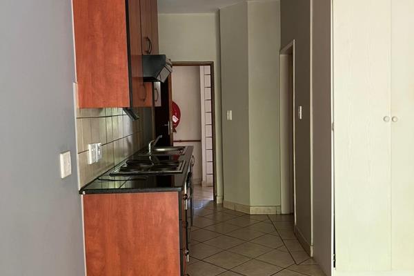 Bachelor Apartment To Let
BACHELOR APARTMENT on the first floor in secure estate (Oukraal) in Hazeldean area.

This secure estate is ...