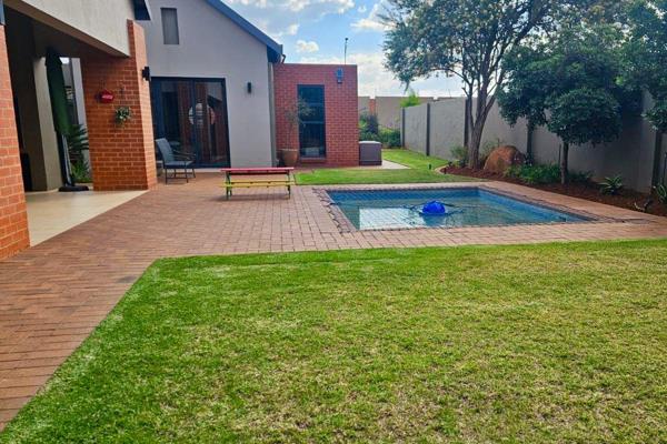 Neat and tidy perfectly presented single story house Nestled in a quiet setting in the prestigious Serengeti lifestyle estate. 
- Open ...