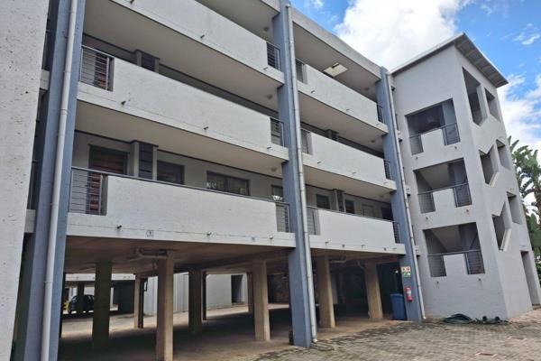 This property is situated near the university of Pretoria. It is 800m from the Tuks Hatfield campus. The Loftus park shopping mall is ...