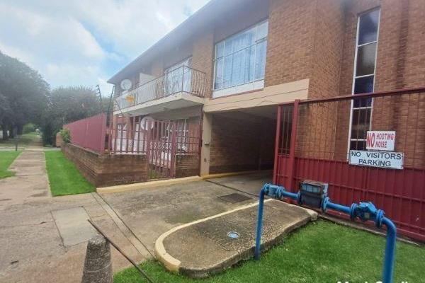 This charming Ground floor 1-bedroom flat in Strubenvale is a great starter home, offering a comfortable and welcoming atmosphere. Upon ...