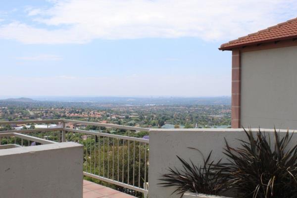 This beautiful unit is situated in Constantia Kloof  with amazing views and close ...