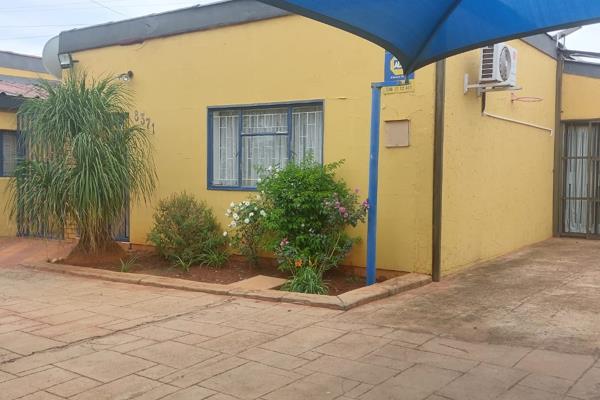 Beautiful property in the heart of Lenasia 

This charming house is ideally situated close to Trade Route Mall, offering convenience ...