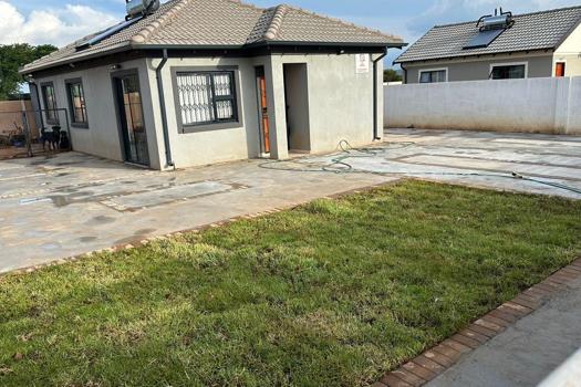 3 Bedroom House for sale in Klerksoord