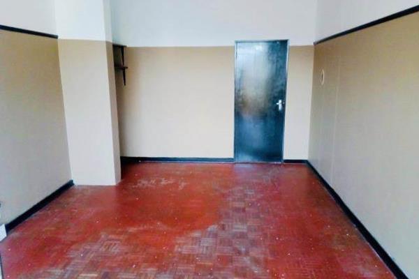 ***YEOVILLE BACHELOR FLAT***

Large bachelor flat set at 34 Minors Street in Yeoville. Open-plan dining/living area and main-room. ...