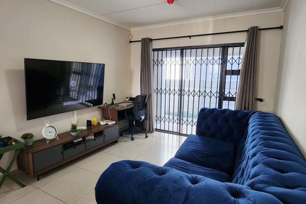 Nestled in the heart of Parklands, Lalapanzi, this charming 2-bedroom apartment offers a perfect blend of modern living and ...