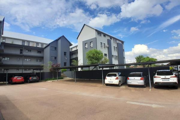 Perfect lock-up &amp; go! 2 Bedroom apartment on the second floor!

Beautiful and spacious, open plan kitchen, dining and lounge ...