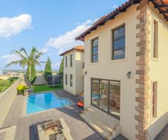 Townhouse for sale in Ruimsig