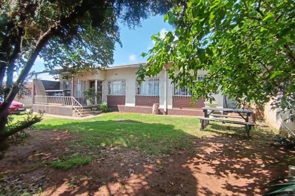 3 Bedroom home Available For-sale in Tedstoneville, Germiston


should you be looking for a peace of mind at this cozy home then look ...