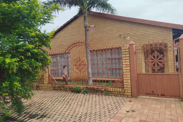 This 4 bedroom house boast of spacious rooms. The main bedrooms has an ensuite while the other 3 bedroom share the second bathroom. The ...