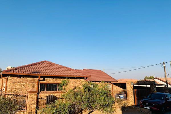 Income-generating property for sale!

R1500000

unlock this income-generating opportunity!

This cleverly converted 2-bedroom ...