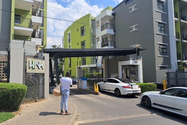 Daily bookings R700 PER NIGHT
     
  1 bedroom apartment in Rivonia fully ...