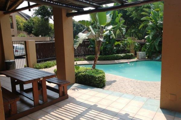 A stone throw away from Monte Casino this well maintained complex with a pools, tennis courts and 24 hour security houses the newly ...