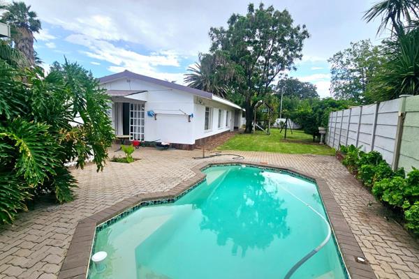 This 500m&#178; home offers:
&#186; 5/6 Large Bedrooms - Main has Walk -in Closet, Aircons
&#186; 4 Bathrooms - 3 Bathrooms are ...