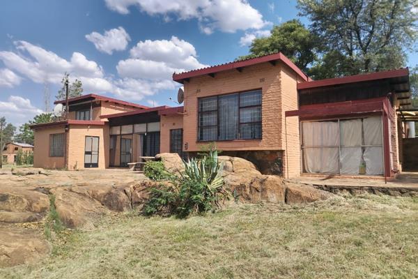 A plot situated in Glen Austin for 3.2 Million with 2500 ha.

It consists of 4 properties.
1. Main house that has 4 bedrooms, 2 ...